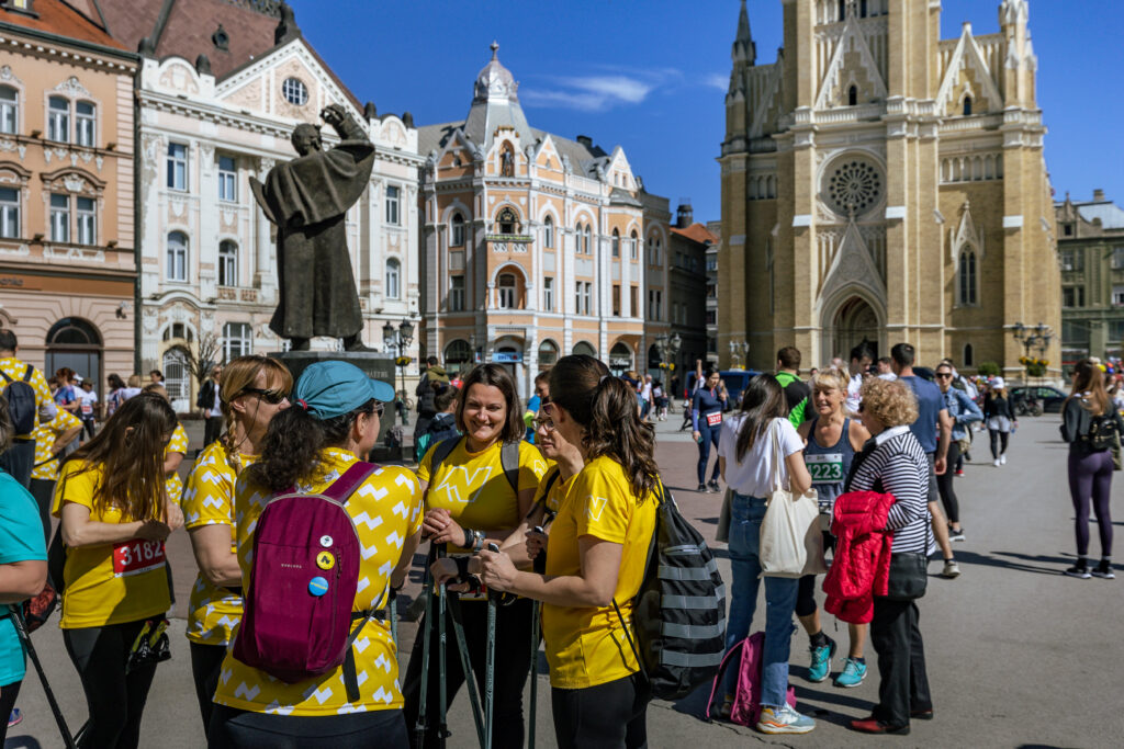 Nordijac - klub nordijskih hodača iz Beograda nastupa na polumaratonu u Novom Sadu 2023.